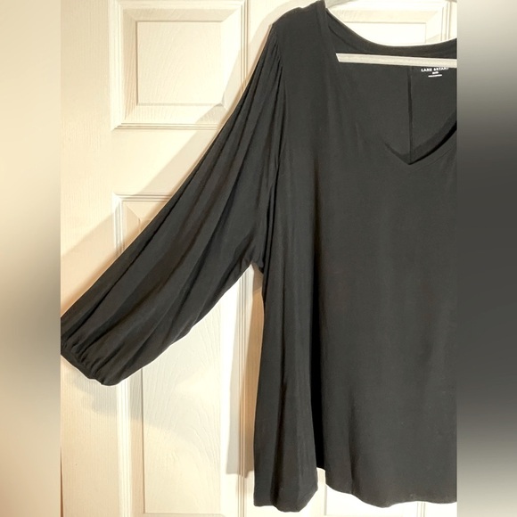 NWOT Lane Bryant Women's Plus Size V Neck Black
Top Size 26/28 - Picture 2 of 4